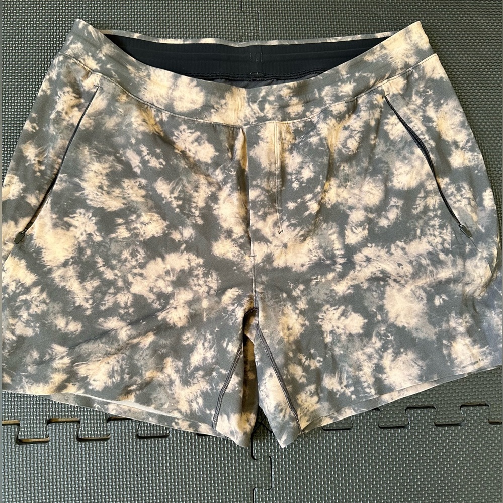 Men’s Lululemon Balancer shorts. Size XL, 6” length.